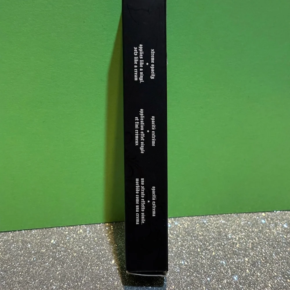 BNIB! Kat Von D Vinyl Liquid Lip Cream in DAHLIA